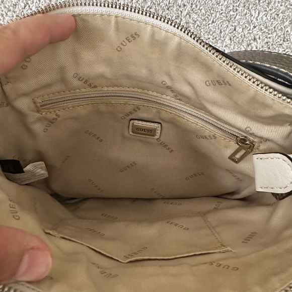 Guess bucket crossbody bag - Picture 3 of 3